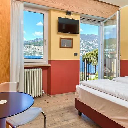 Hotel Luna Rossa (Adults Only) Malcesine Exterior photo